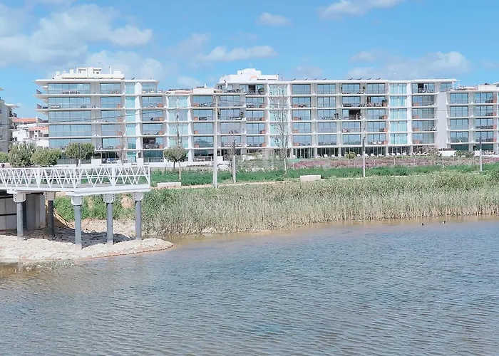 Bayline- Beachfront And Pool