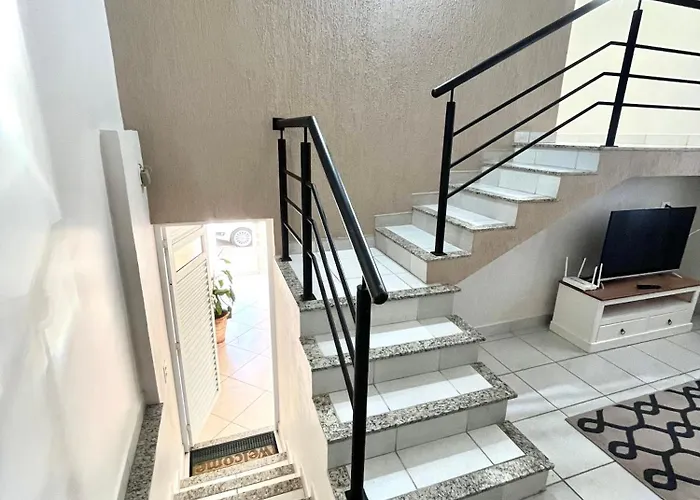 Casa Ampla - Ótima Localização