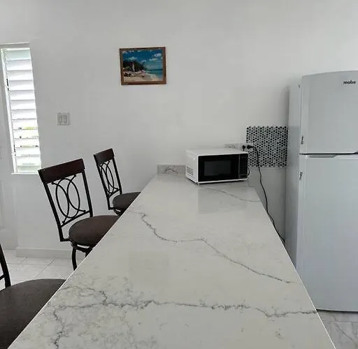 Charming St James Cottage - Walk To Beach