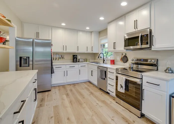 Modern Urbana Home: 2 Mi To University Of Illinois