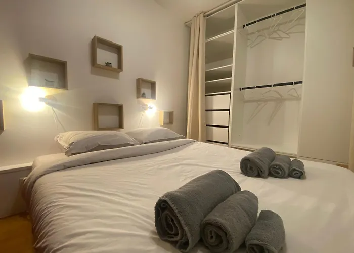 Etablissement 3 Etoiles Avec Ascenseur, 3 Appartements Lumineux Vue Port Avec Balcon, 200M De La Mer, Wifi Fibre, Tous Service Inclus