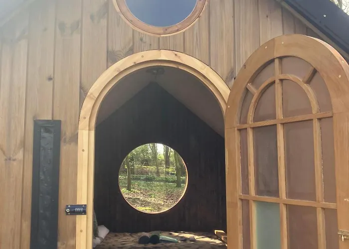 Sugi Wooden Pod