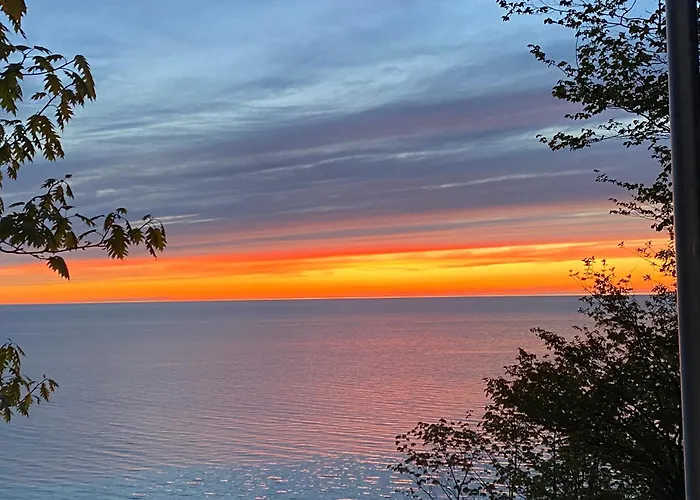 Sunset Serenity - Incredible Home On Lake Bluff!