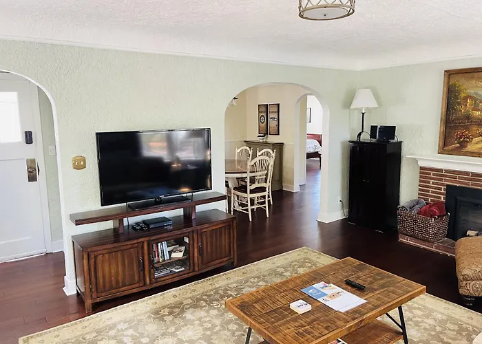 State Street Cottage, Suite 2