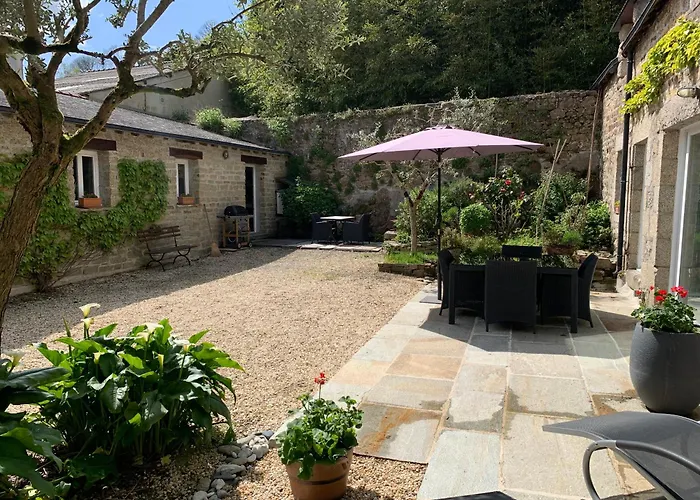 La Petite Cour