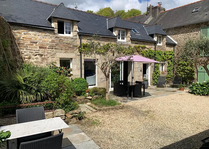 La Petite Cour