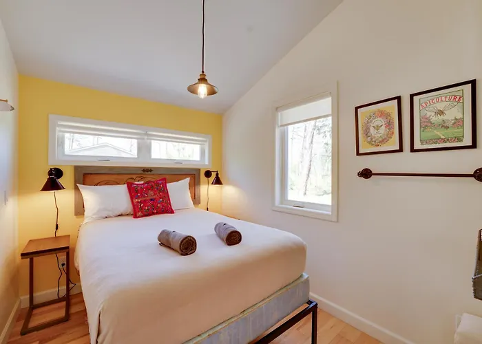 4-Season Gold Coast Cottage, 2 Mi To Winter Sports