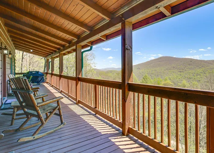 Family Cabin W/ Private Hot Tub & Views In Boone!