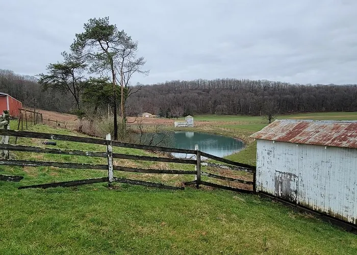 100 Acre Red Brick Ranch Hocking Hills Cabin Hot Tub 12