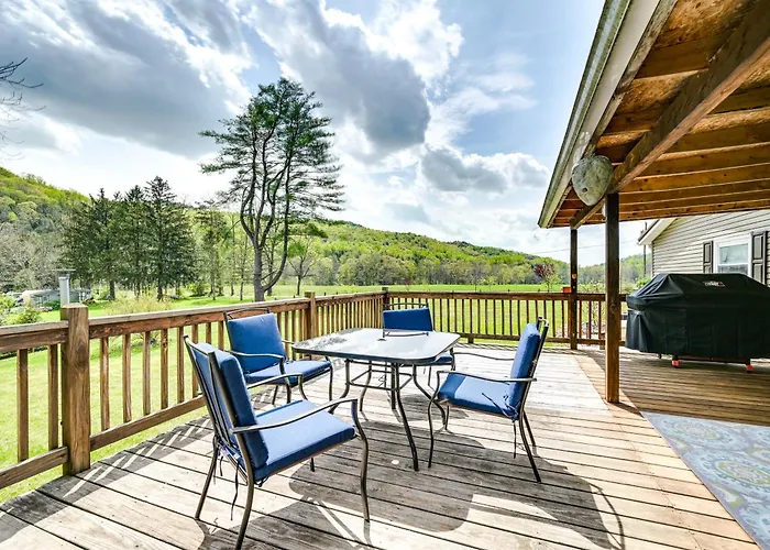 Cozy Huntingdon Escape: 19 Mi To Penn State Univ!