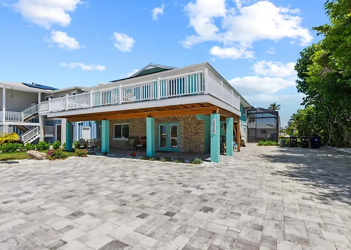Seaside Oasis Studio With Heated Pool