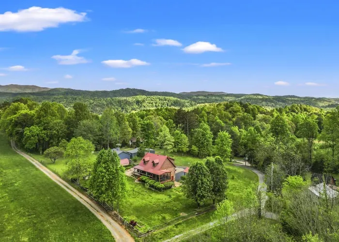 Hidden Star Hideaway-Blackberry Farms-Smoky Mtn Nat Park-Hot Tub- Fire Pit-Pet Friendly