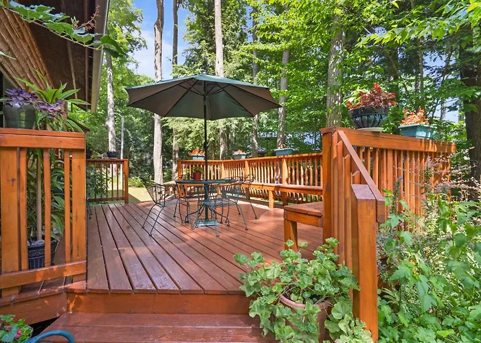 Beautiful Log Cabin | Wooded | Lake Access | Interlochen Arts Academy