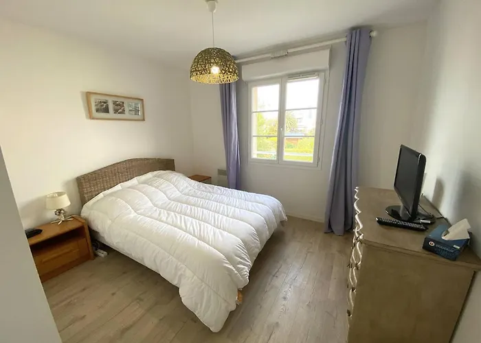 Appartement Au Calme Avec Wifi, Balcon, Parking Au Centre De Perros-Guirec, A 500M Des Commerces