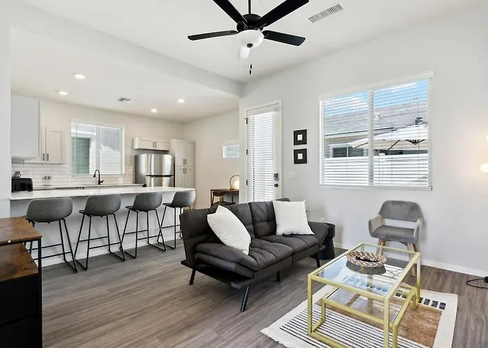 Fresh Modern Home In Buckeye With Pool,Bbq
