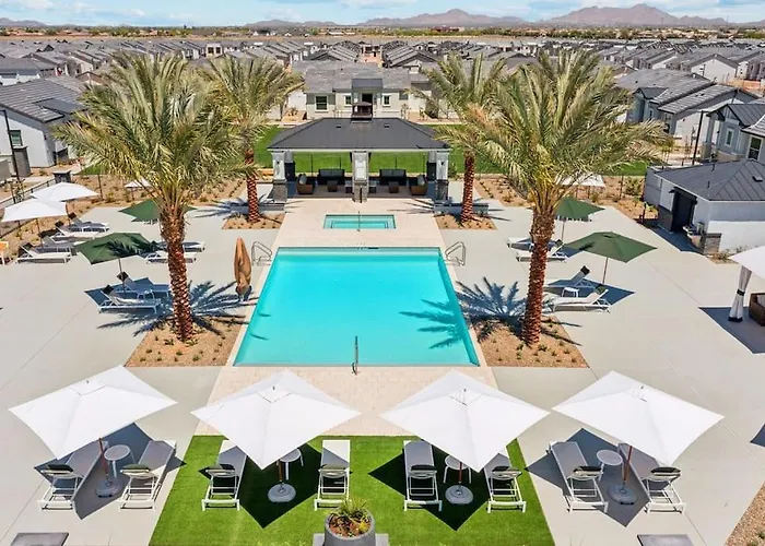 Sparkling Modern Home In Buckeye With Pool,Bbq