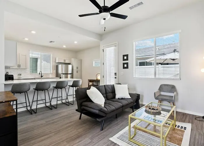 Gleaming Contemporary Home In Buckeye With Pool,Bbq