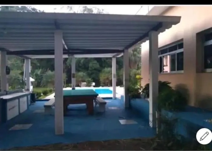 Chácara com Piscina em Guararema