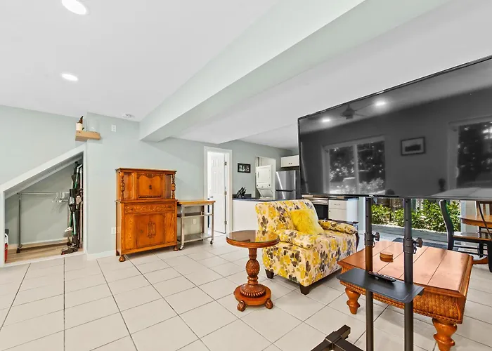 Seaside Oasis Studio With Heated Pool
