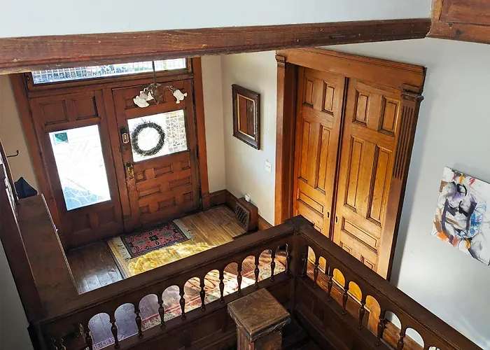 The Eleanor Davis House & Pool