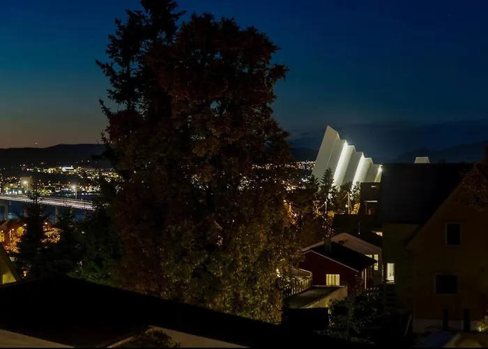 Moderne Sentral Villa Med Fantastisk Utsikt Over Byen