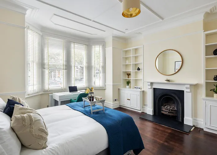 Richmond - Spacious 2 Bedroom Flat - With Garden
