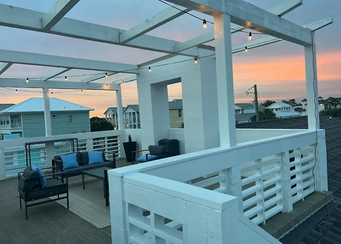 3 Bedroom Catalina Townhome With Rooftop Deck Great Oceanviews, Steps To Beach