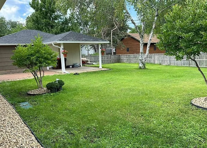 Beautiful Luxury Home Freshly Renovated With Big Yard, Seating & Grill Pad
