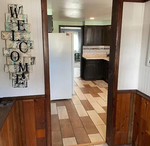 Beautiful Trailside Haven On The Edge Of Town