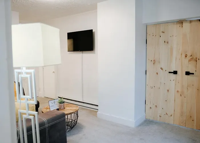 New! Cozy And Modern Unit With Hot Tub