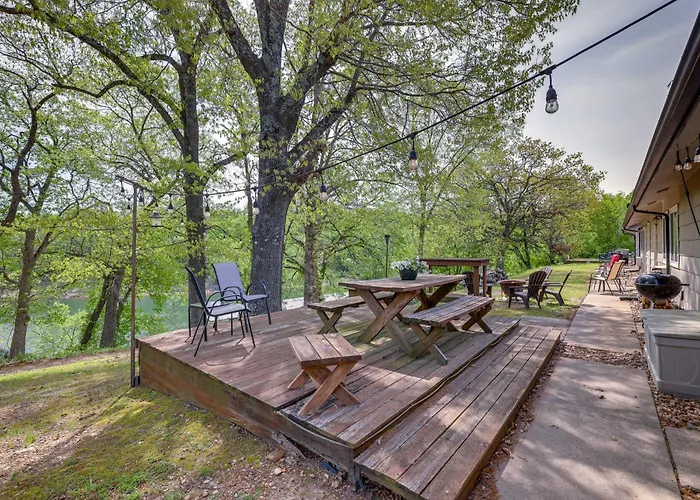 Lakefront Shell Knob Condo W/ Deck & Grill!