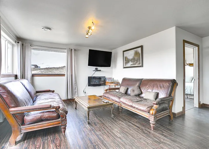 2 Mi To Dtwn Buffalo: Mtn-View Retreat W/ Patio!