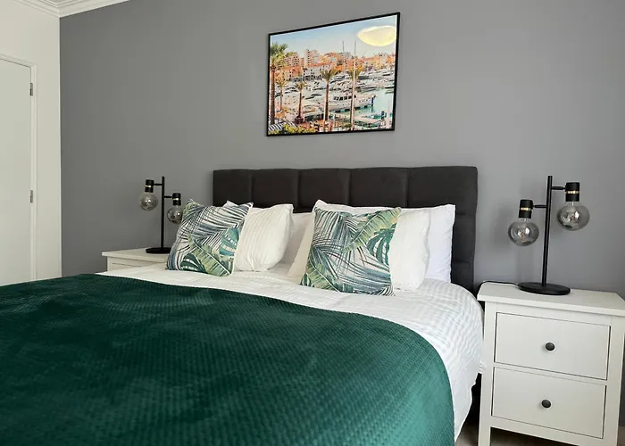 Princess Retreat Beautiful Modern Aprt 2 Min Walk From Quarteira Beach