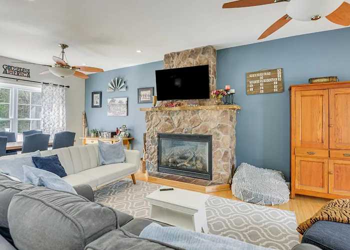 6 Mi To Mt Snow: Nature-View Home W/ Fire Pit!