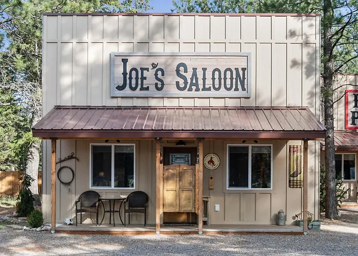 Fort Williamson Glacier Vacation Rentals