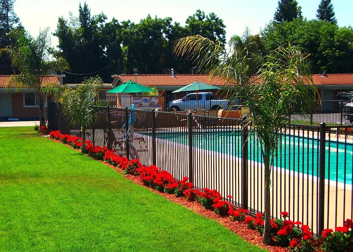 Tri-Valley Inn & Suites