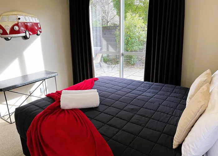 Fiordland Lakeview Motel And Apartments
