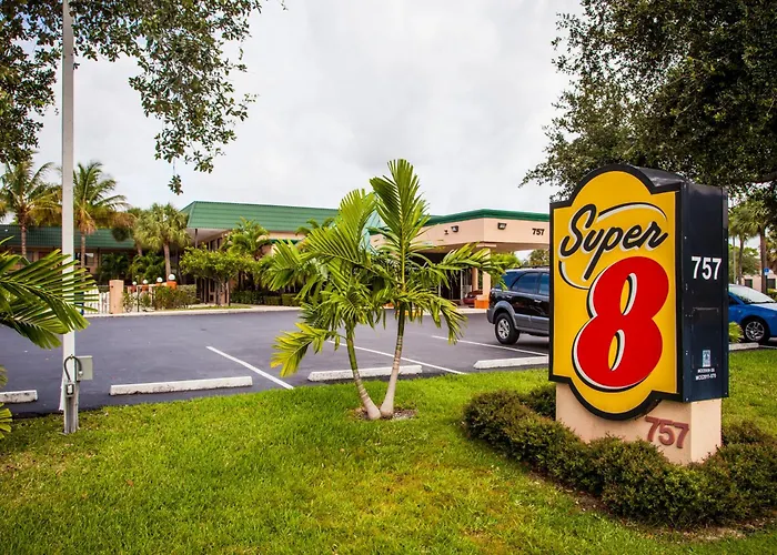 Super 8 By Wyndham North Palm Beach