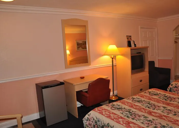 Super 8 By Wyndham Hayward Downtown