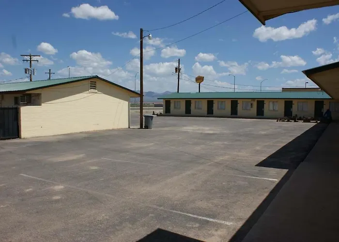 Hwy Express Inn And Suites