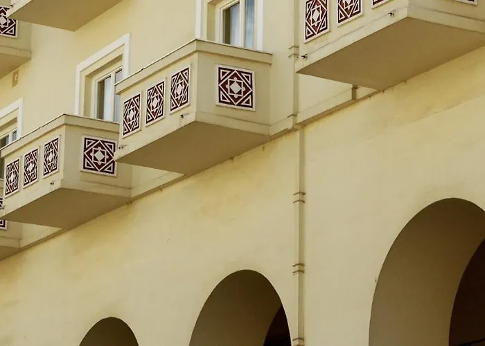 Roomore Apartments