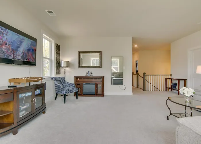 Modern Lewes Home W/ Deck, Grill + Pond View!