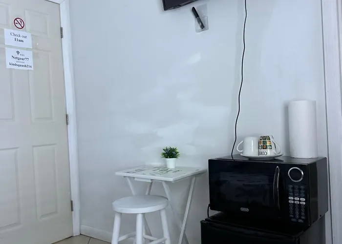 B5 Best Value On Private Bedroom With Private Bathroom In Little Havana, Miami