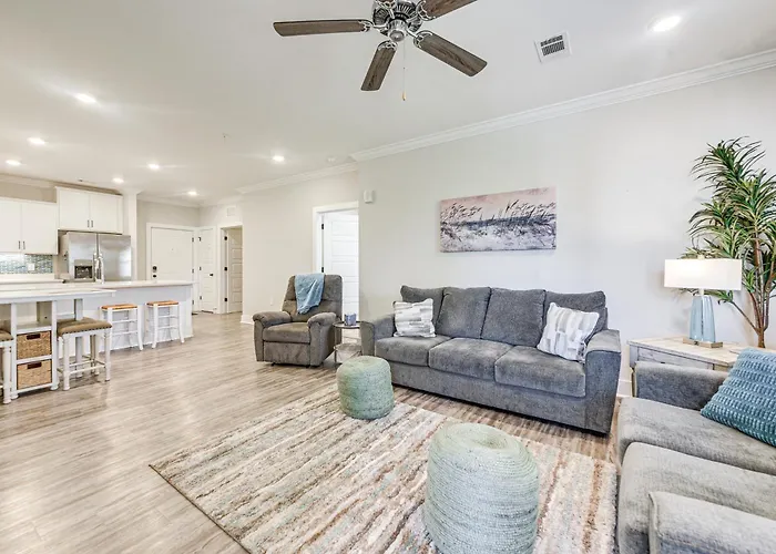Gorgeous Calabash Condo W/ Balcony & Pool Access!