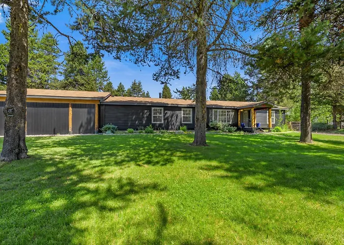 Black Moose - Pet Friendly - Trailer Parking - Wood Stove - Single Level