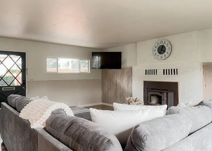 Beautiful Coast Home 3 Minutes From Beach!