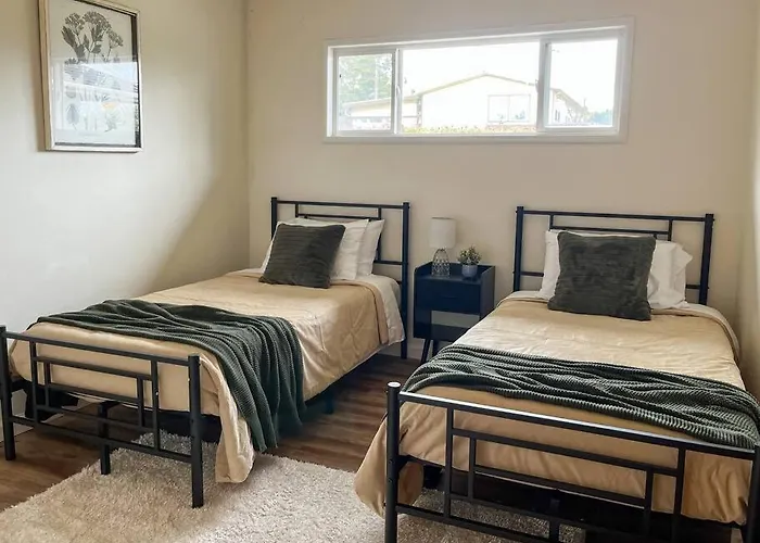 Beautiful Coast Home 3 Minutes From Beach!
