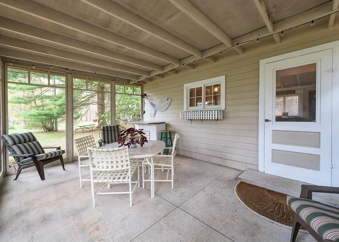 Lakeside Cottage - Right Across Of Westside County Park With Lake Access