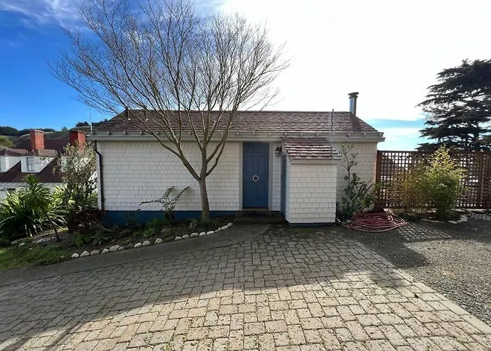 Boathouse Cottage