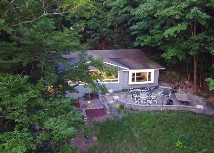 Beach View Cottage - On The Lake